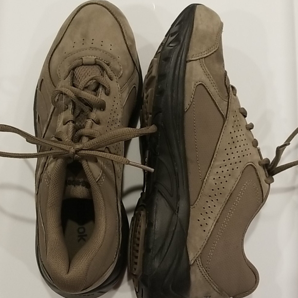 Reebok Womens size 8 DMX Max walking shoe - Picture 2 of 6